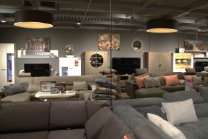 Wohnzimmermöbel kurz vor der Neueröffnung